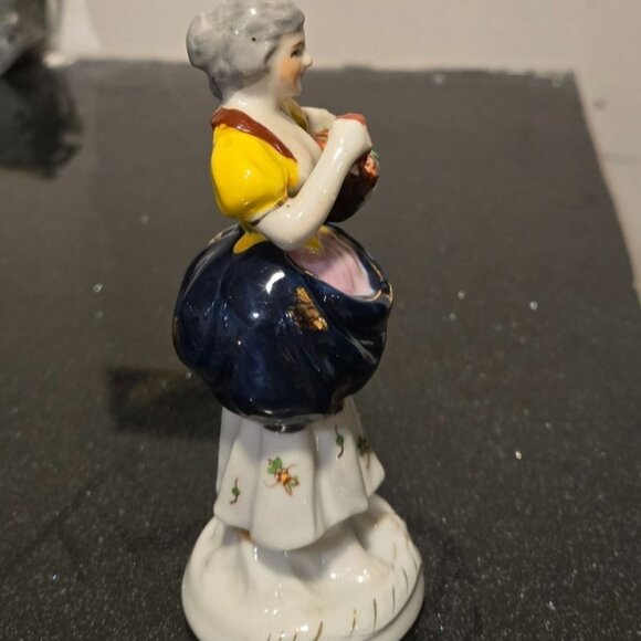 Antique Occupied Japan figurine Lady w/ flower basket gold gilding collectible - Picture 6 of 12